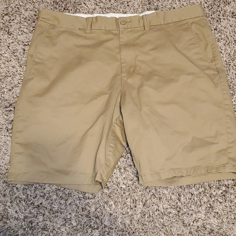 Old navy, ultimate slim, khaki shorts size 40